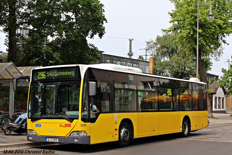 BVG Wagen 1295 auf Linie 296 nach S+U Lichtenberg - Berlin, S Karlshorst, Stolzenfelsstraße - am 12.06.2016 - Werbung: ohne