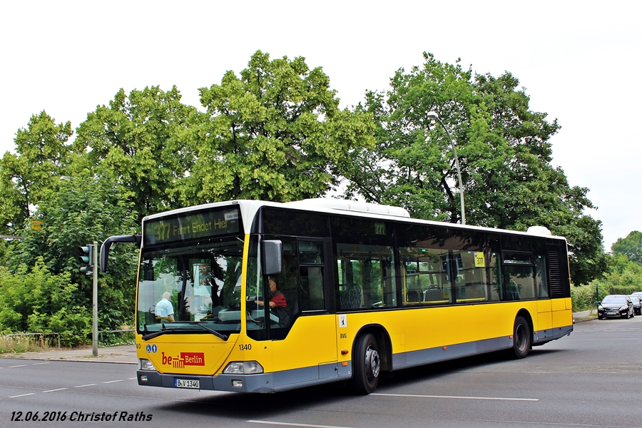 BVG Wagen 1340 auf Linie 377 nach S Plänterwald - Berlin, S Plänterwald, Köpenicker Landstraße - am 12.06.2016 - Werbung: ohne