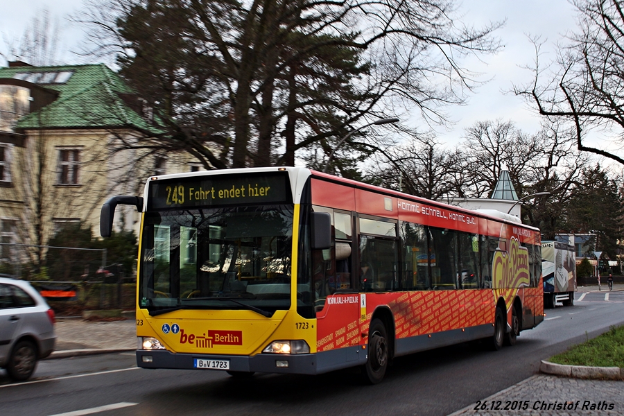 BVG Wagen 1723 auf Linie 249 nach Grunewald, Roseneck (Bus endet hier) - Berlin, Rheinbabenallee - am 26.12.2015 - Werbung: Call a Pizza