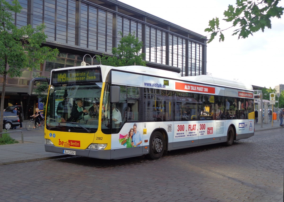 BVG Wagen 2182 vom Typ MB O 530 II LE als M49 Heerstr./Nennhauser Damm am 24.05.14, Bahnhof Zoo