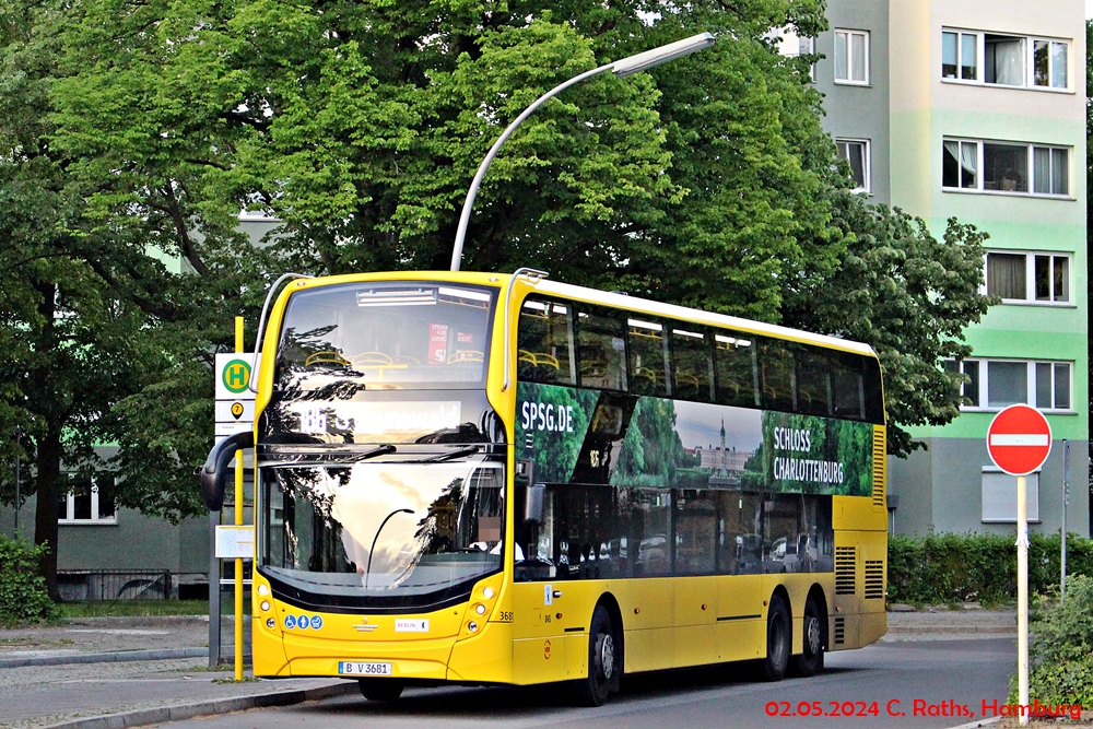 BVG Wagen 3681 als Linie 186 am 02.05.2024 in der Hundekehlestraße/Betty-Hirsch-Platz, Berlin | Werbung: Schloss Charlottenburg