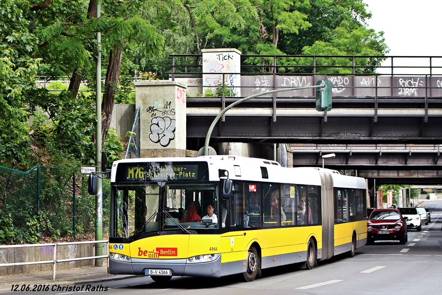 BVG Wagen 4166 auf Linie M76 nach U Walther-Schreiber-Platz - Berlin, Prellerweg - am 12.06.2016 - Werbung: ohne