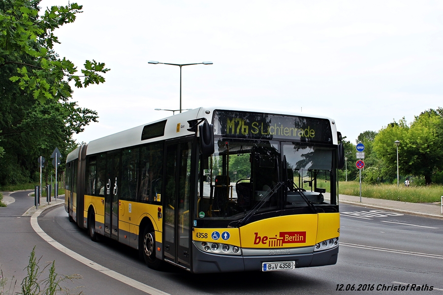 BVG Wagen 4358 auf Linie M76 nach S Lichtenrade - Berlin, Prellerweg - am 12.06.2016 - Werbung: ohne