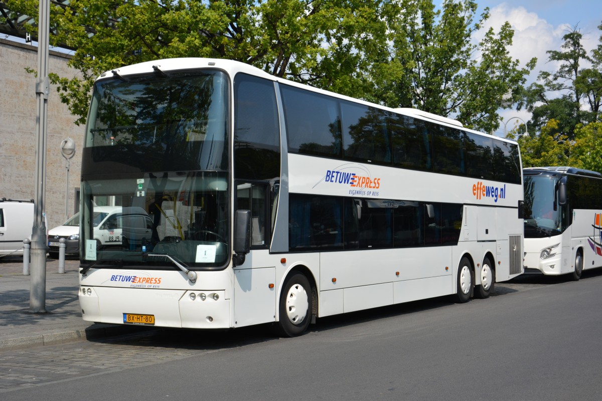 BX-HT-80 steht am 21.08.2014 Berlin Zoologischer Garten. Aufgenommen wurde ein VDL Synergy.

