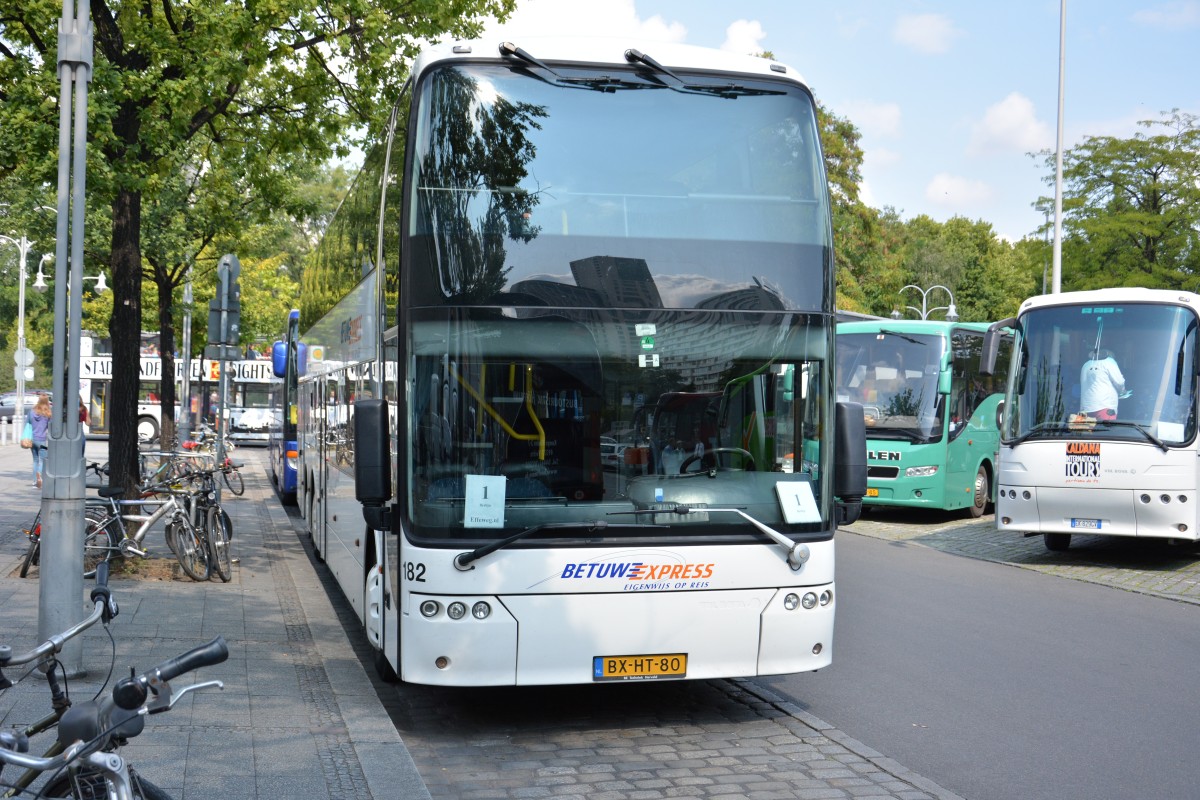 BX-HT-80 steht am 21.08.2014 mit seinem VDL Synergy am Zoologischer Garten Berlin. 