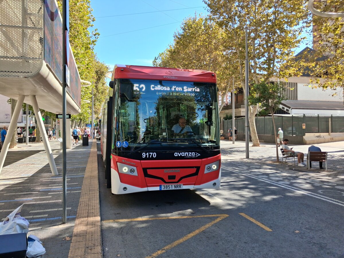 Castrosua Magnus H LE 13 Hybrid (Scania K360H B4x2LI), Avanza Benidorm 9170, wartet als Linie 52 an der Endhaltestelle Benidorm Centro am 29.09.2026.