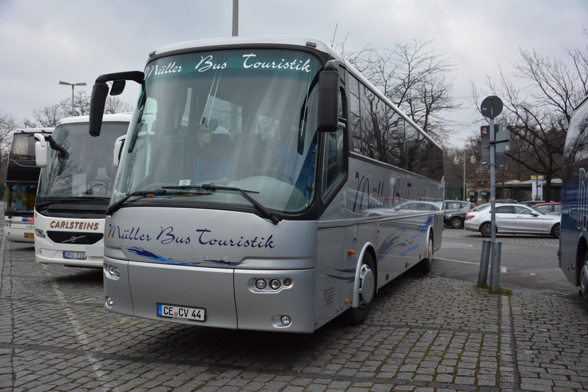 CE-CV 44 steht am 14.03.2015 in Berlin am Zoologischen Garten. Aufgenommen wurde ein VDL Bova Futura.
