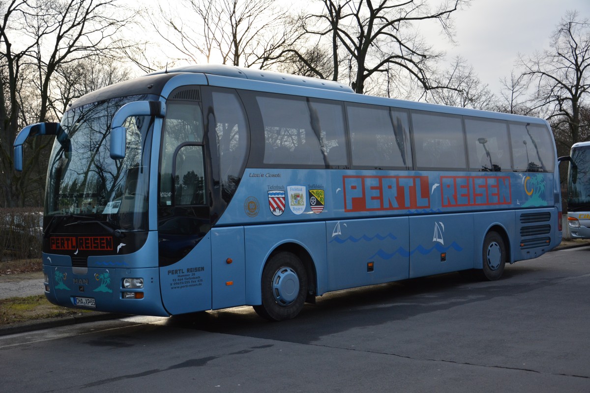 CHA-XP 55 steht am 17.01.2015 an der Olympischen Straße in Berlin. Aufgenommen wurde ein MAN Lion's Coach.
