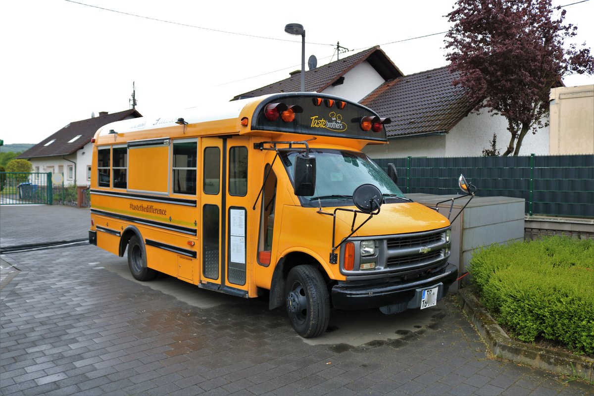 Chevrolet ehemaliger Schulbus aus Amerika am 28.04.19 in Schweich