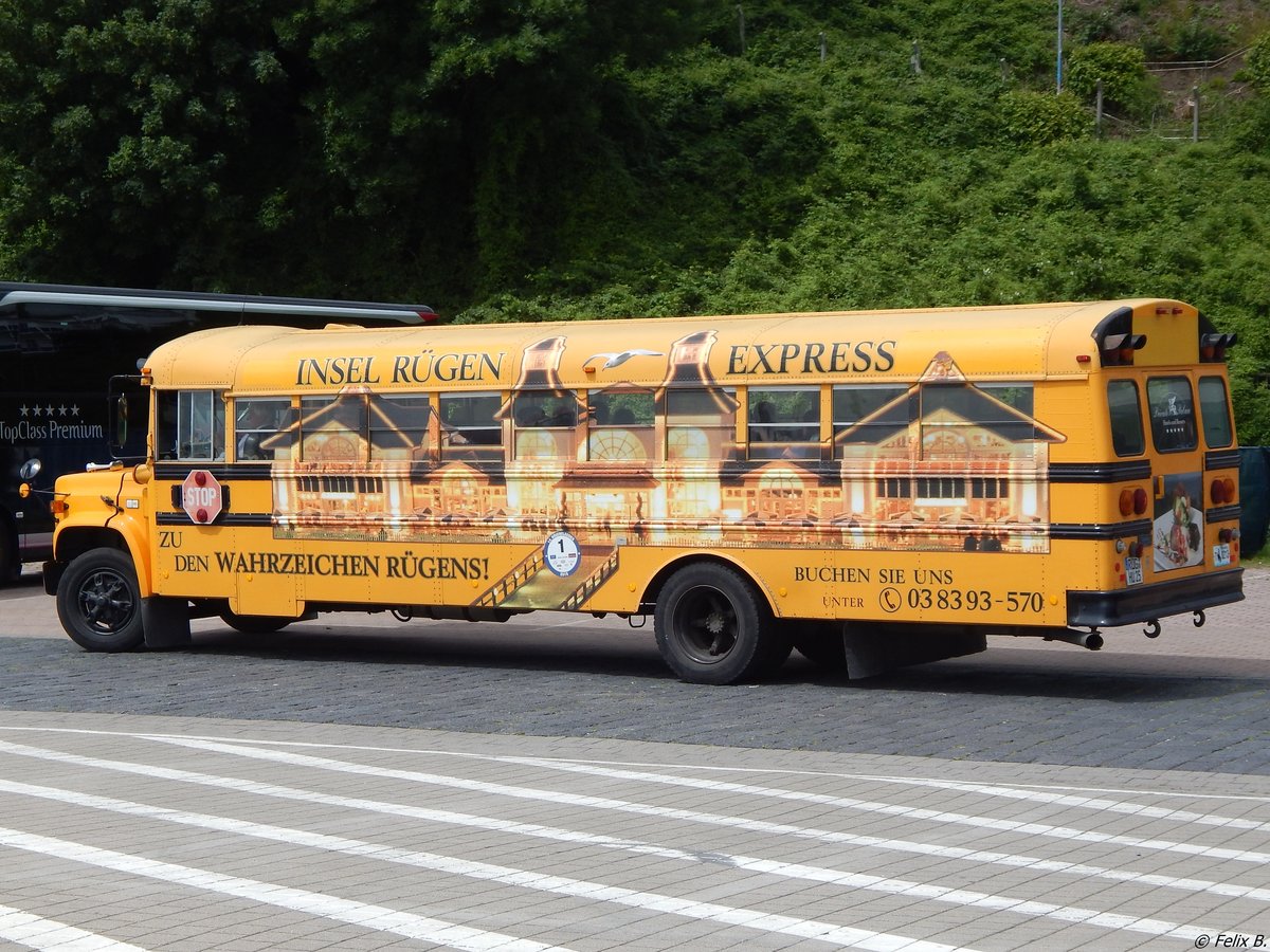 Chevrolet von Insel Rügen Express im Stadthafen Sassnitz am 13.07.2017