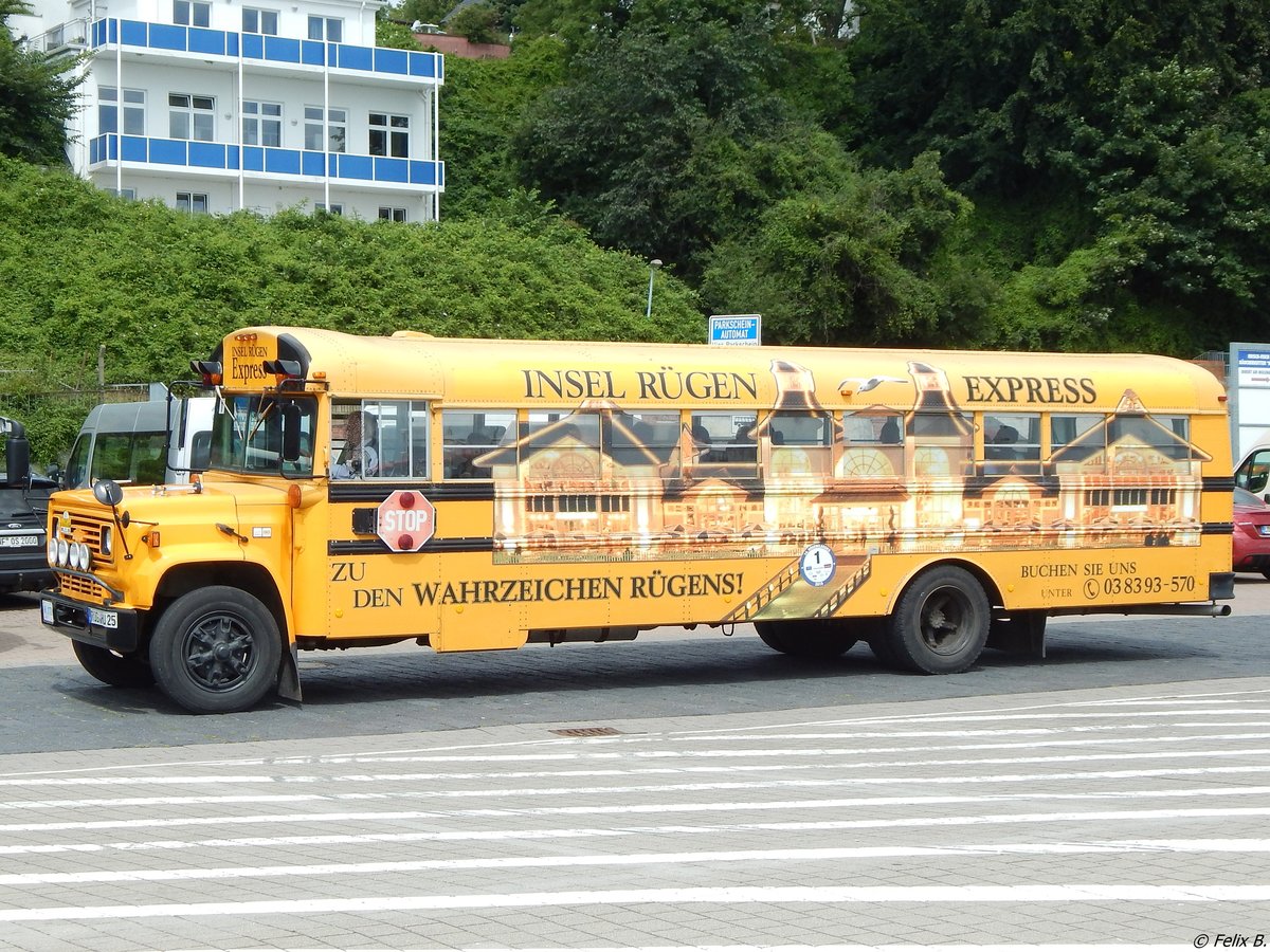 Chevrolet von Insel Rügen Express im Stadthafen Sassnitz am 13.07.2017