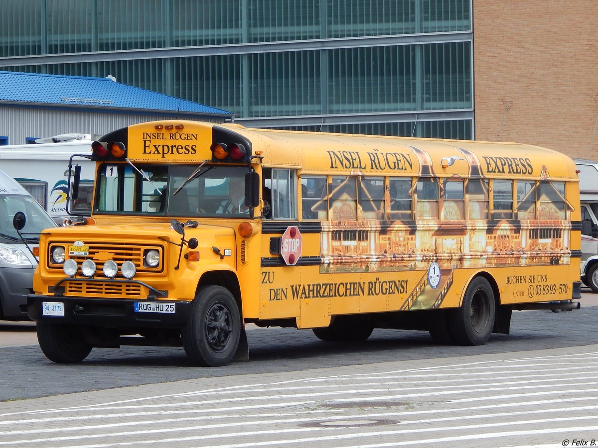 Chevrolet von Insel Rügen Express im Stadthafen Sassnitz am 13.07.2017