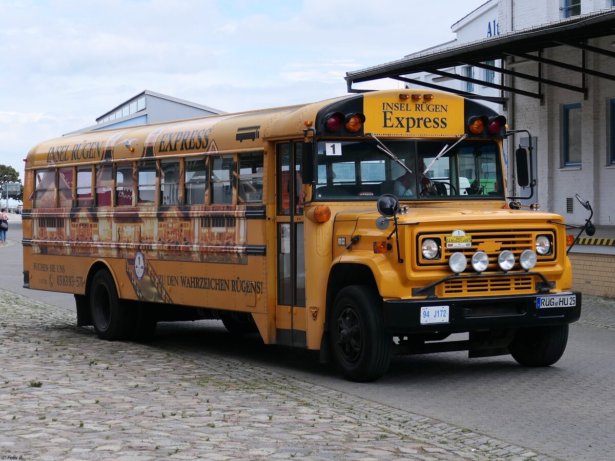 Chevrolet von Insel Rügen Express im Stadthafen Sassnitz am 01.07.2020