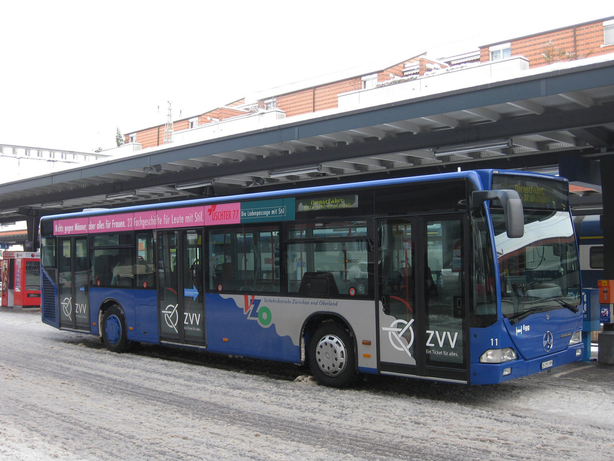 Citaro 11 beim Bhf. Uster am 18.12.2010. Mindestens drei Wagen dieser Serie gingen um 2009/2010 an die VBZ und später an Maag Busbetrieb. Dieser jedoch blieb bei den VZO.