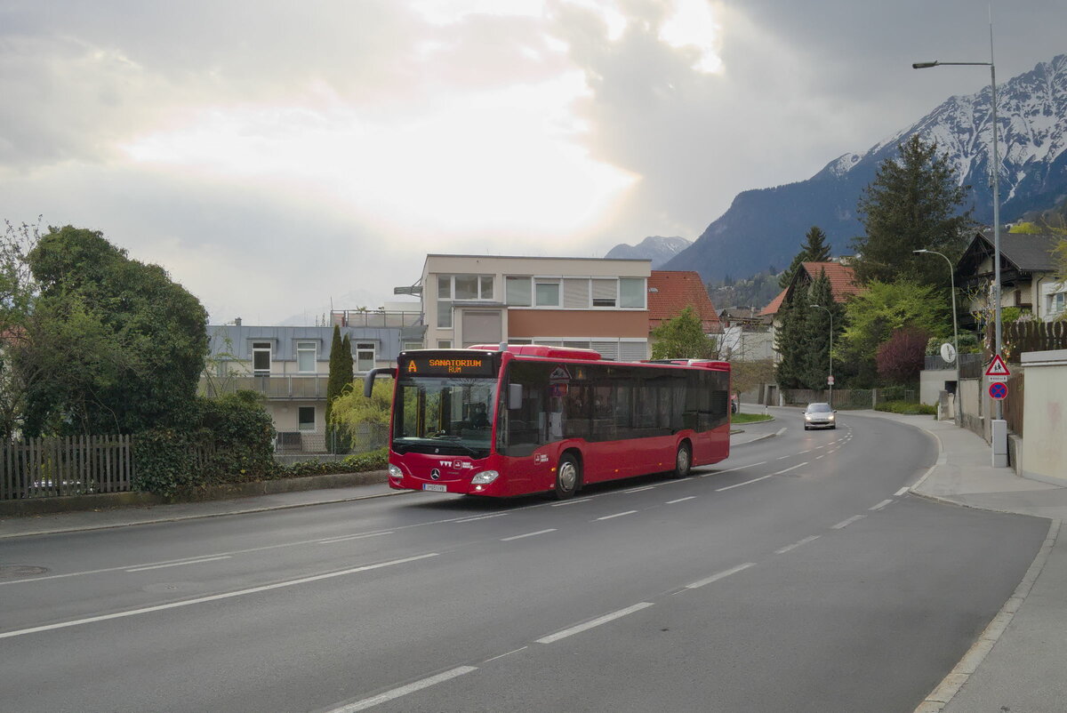 Citaro 2. Generation der Innsbrucker Verkehrsbetriebe (Bus Nr. 651) als Linie A in Anfahrt auf die Haltestelle Innsbruck, Schrottstraße/Novapark. Aufgenommen 19.4.2022.