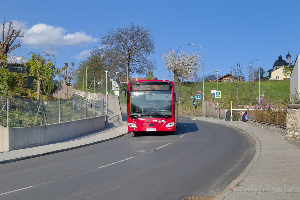Citaro 2. Generation der Innsbrucker Verkehrsbetriebe (Bus Nr. 653) als Linie A in Innsbruck, Arzler Straße. Aufgenommen 20.4.2022.