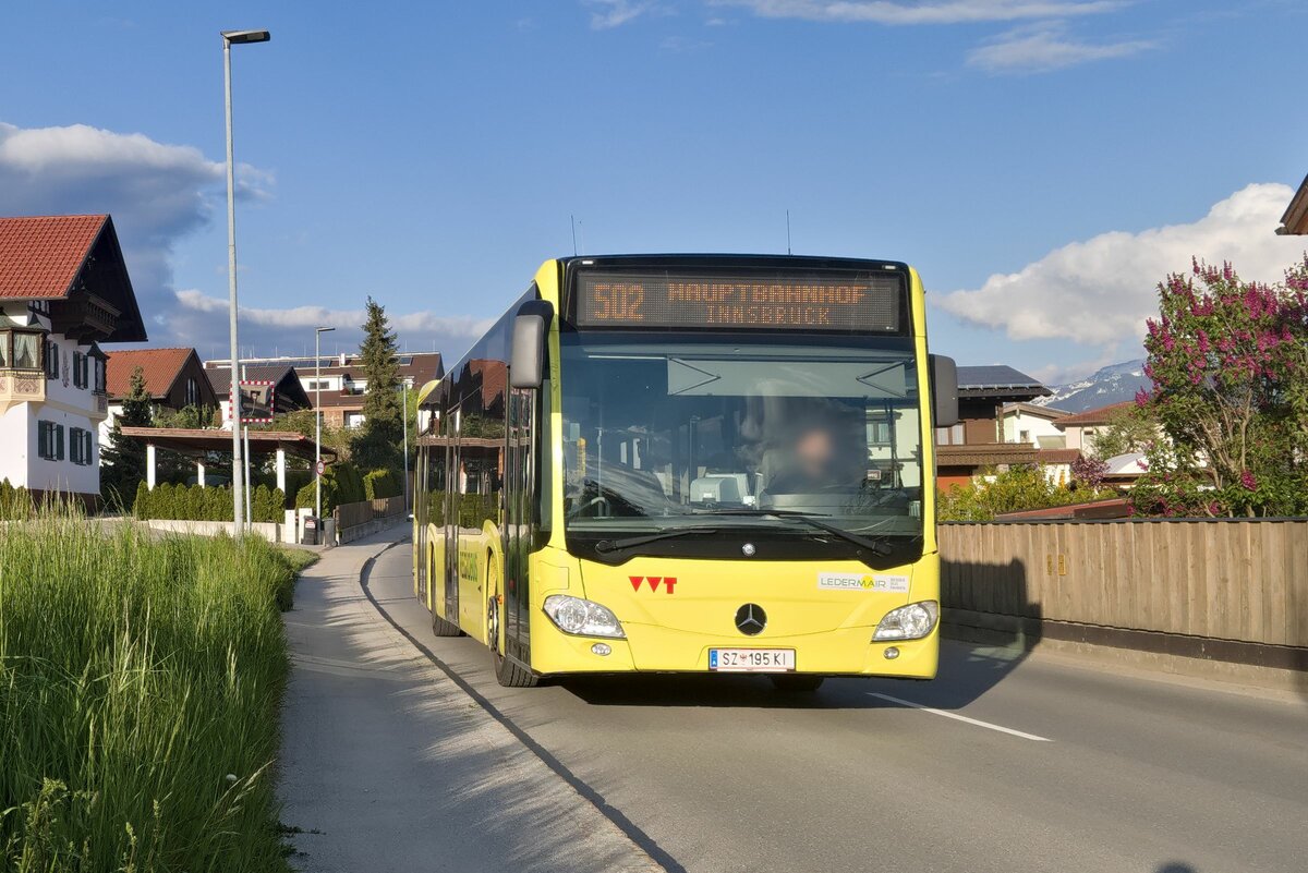 Citaro 2. Generation von Ledermair (SZ-195KI) als Linie 502 in Thaur, Dörferstraße. Aufgenommen 27.4.2022.