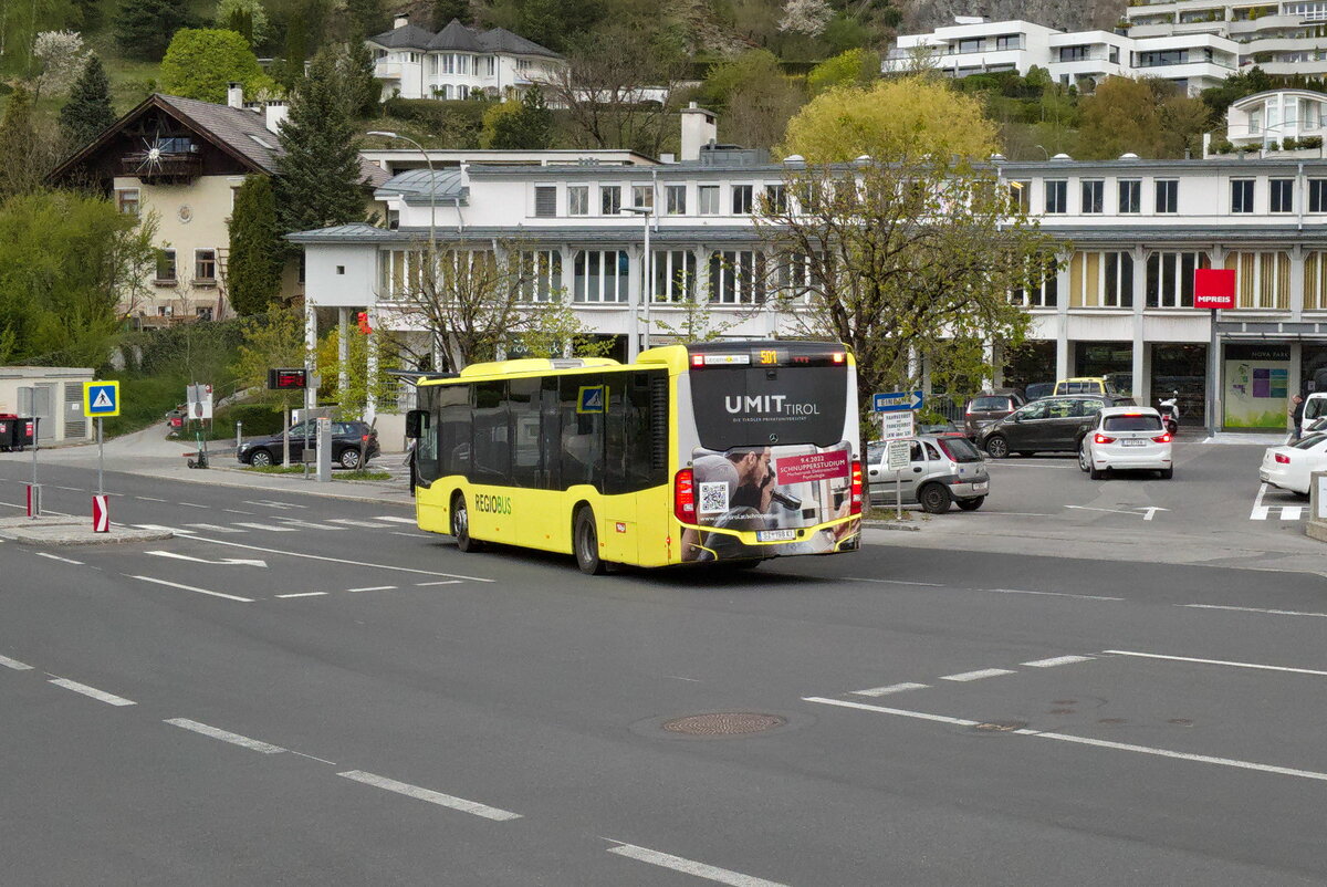 Citaro 2. Generation von Ledermair (SZ-198KI) als Linie 501 an der Haltestelle Innsbruck, Schrottstraße/Novapark. Aufgenommen 19.4.2022.