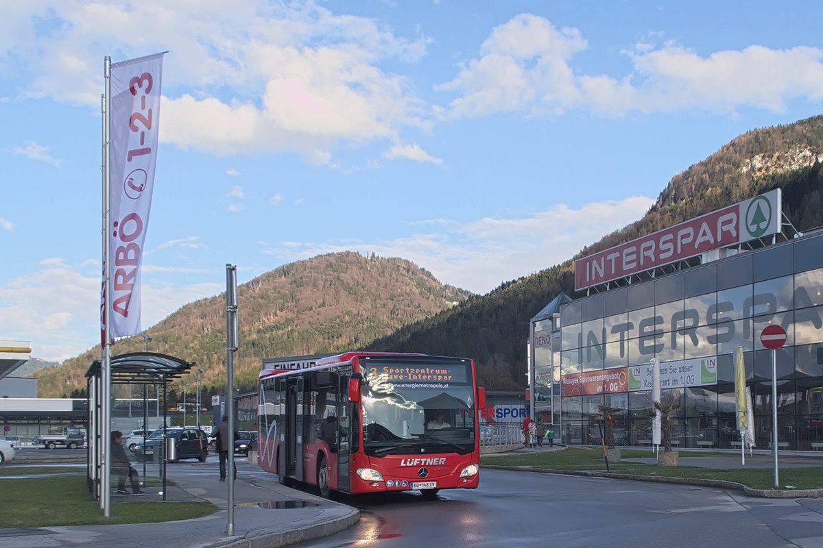 Citaro 2. Generation von Lüftner Reisen (KU-146XV) als Stadtbus Linie 3 an der Haltestelle Wörgl Interspar. Aufgenommen 5.4.2018.