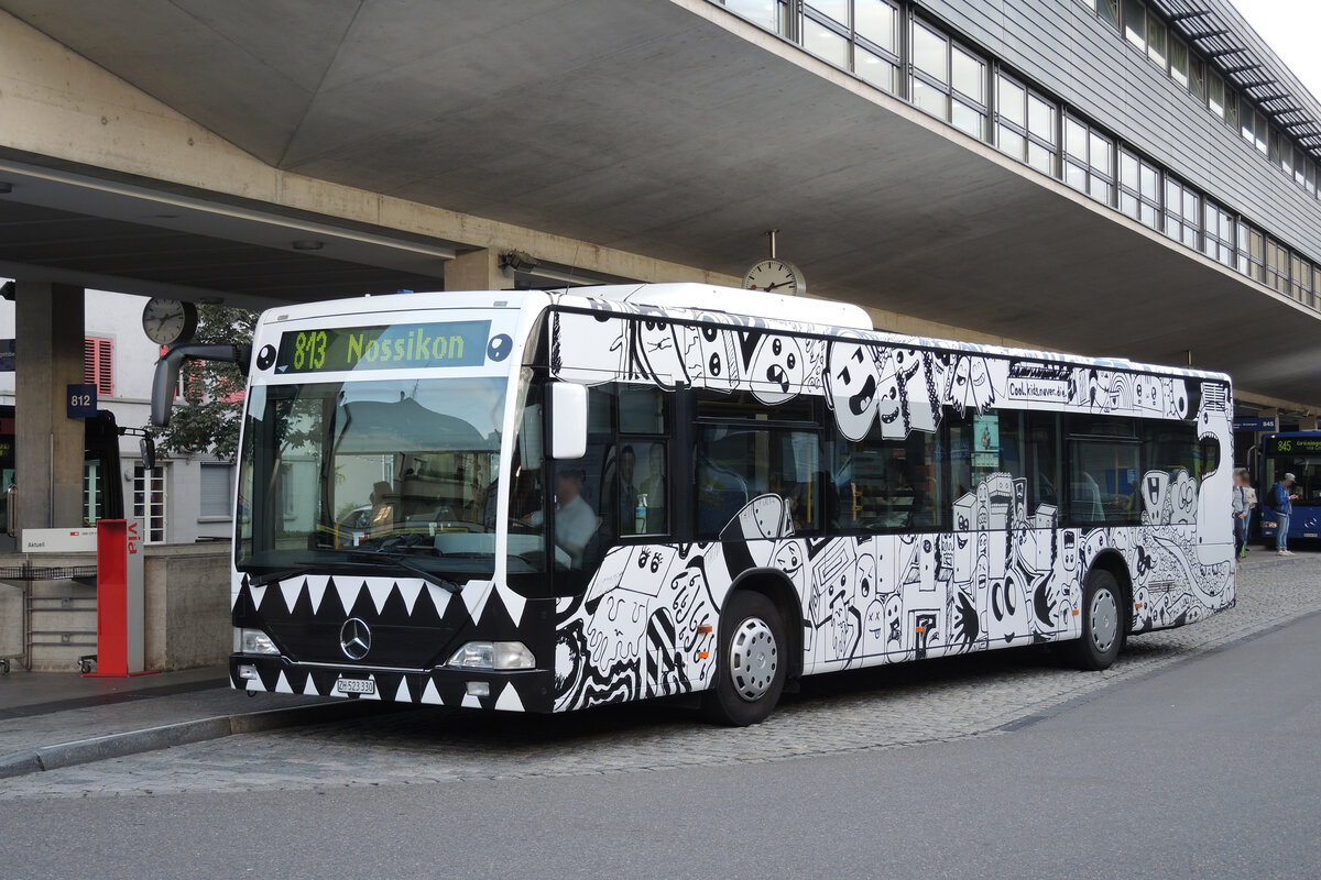 Citaro 30 als Schulinfo-Bus beim Bhf. Uster am 24.08.2015.