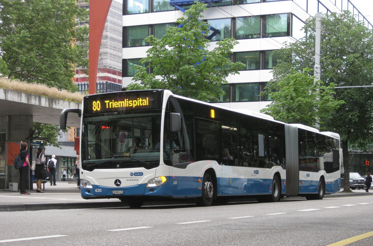 Citaro 430 beim Bhf. Altstetten am 08.07.2016.