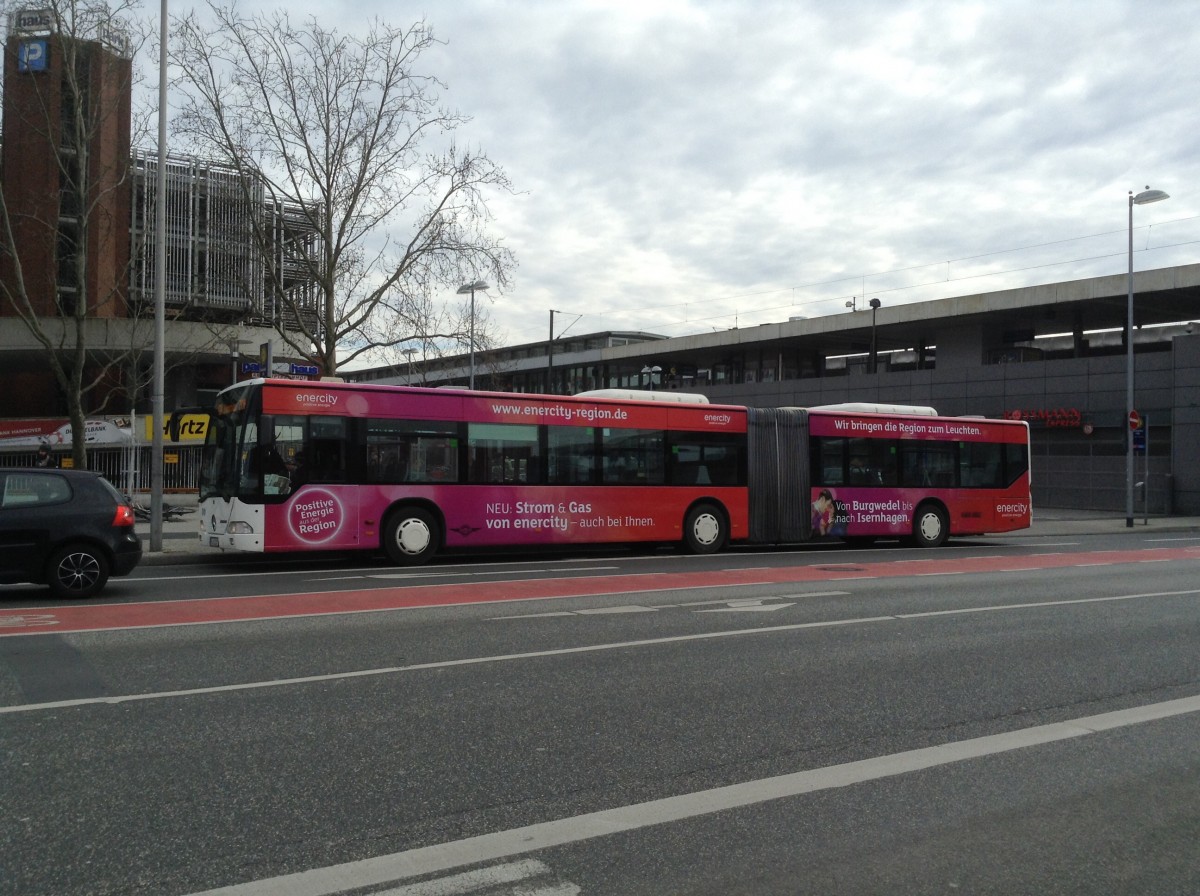 Citaro C1 Gelenkbus, am Raschplatz/Hauptbahnhof Hannover im März 2015
