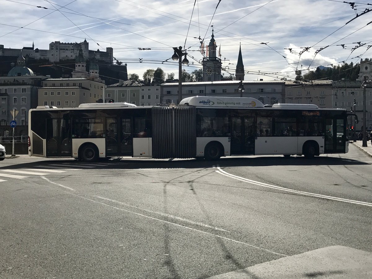 Citaro Facelift CNG Gelenkbus von Albus Salzburg am 11.10.17 in Salzburg.