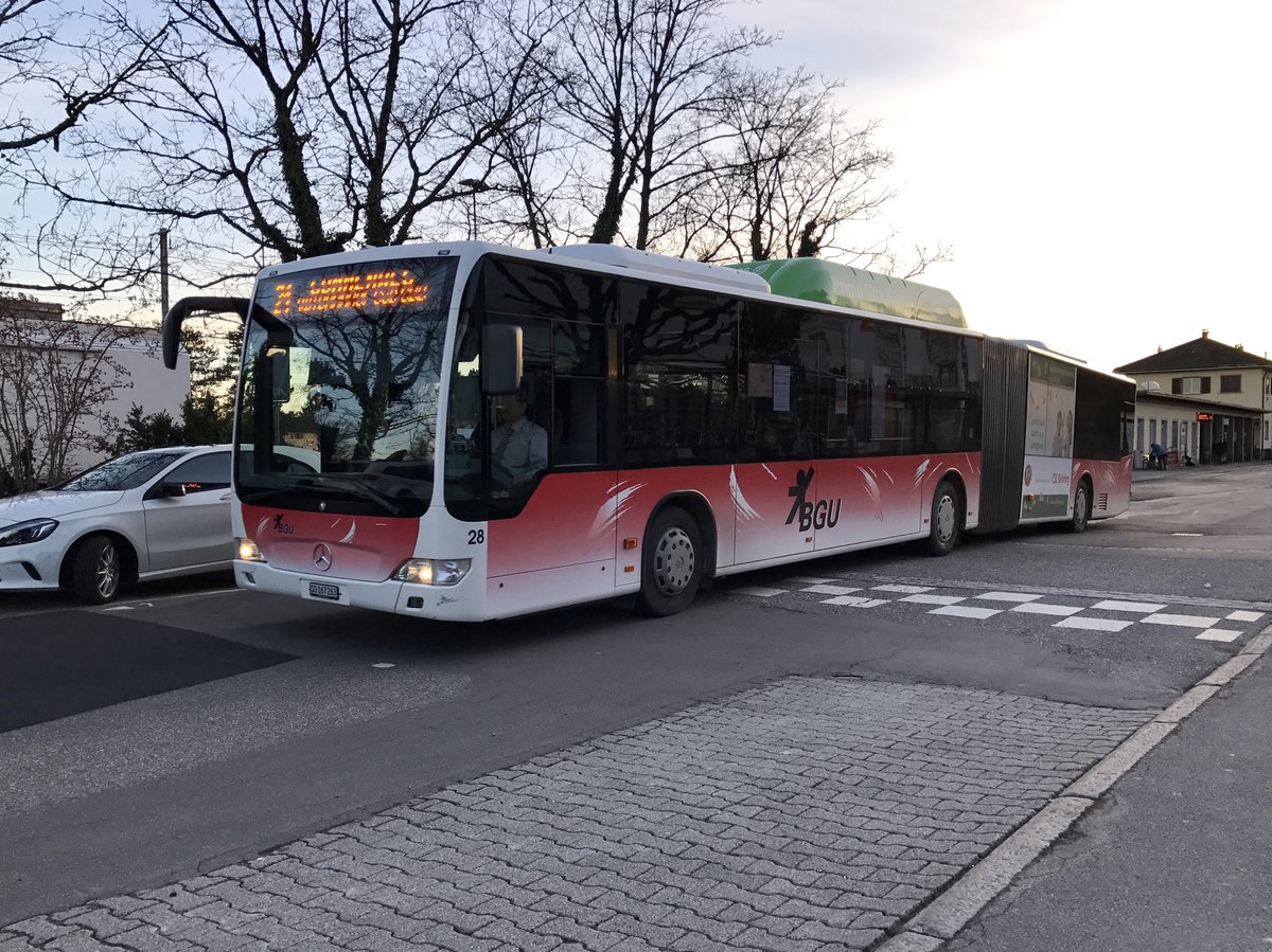 Citaro Facelift Gelenkbus Nr. 28 bei der Abfahrt beim Bhf Süd am 10.3.17.