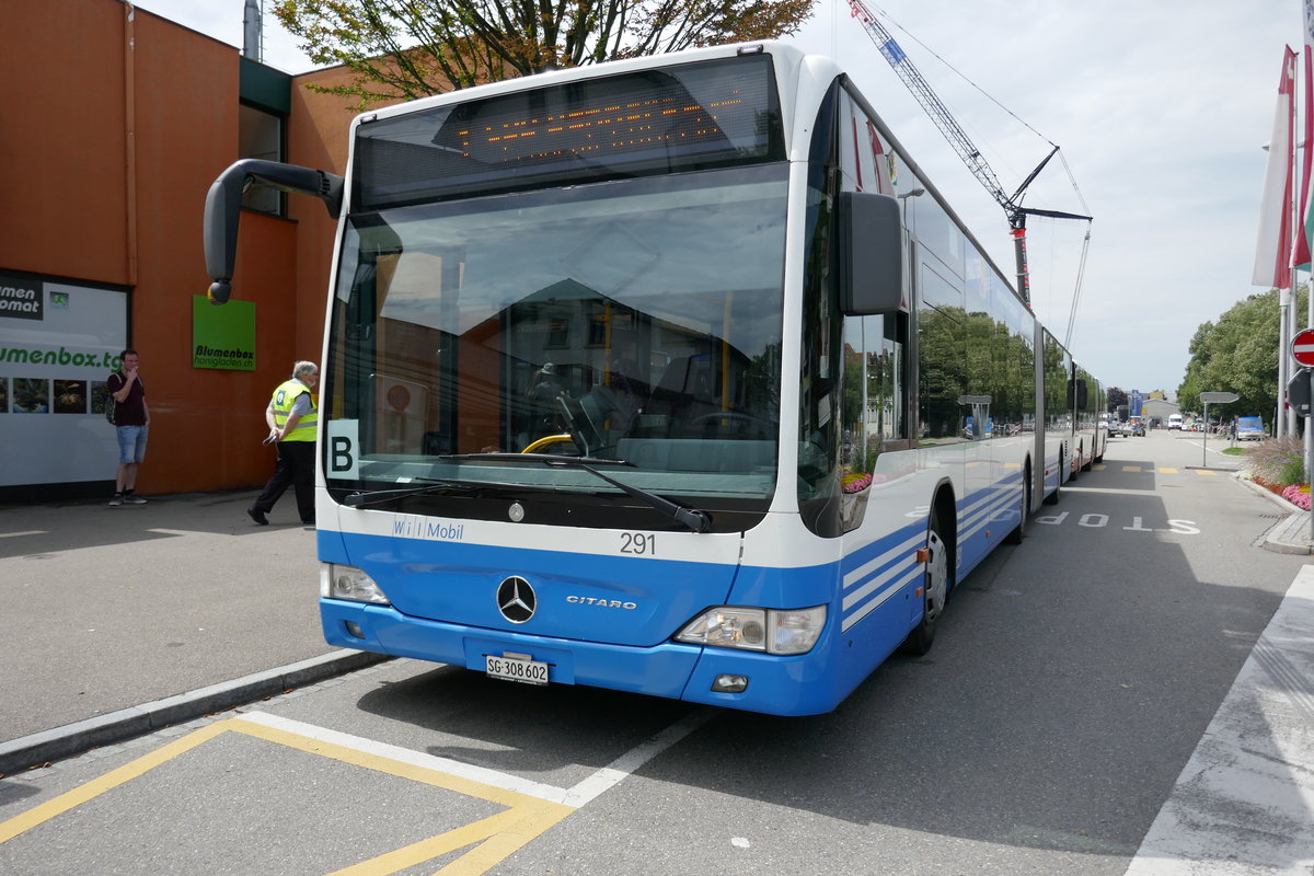 CItaro Facelift von WilMobil als Bahnersatz von Frauenfeld, am 31.7.17 vor dem Bhf Weinfelden.