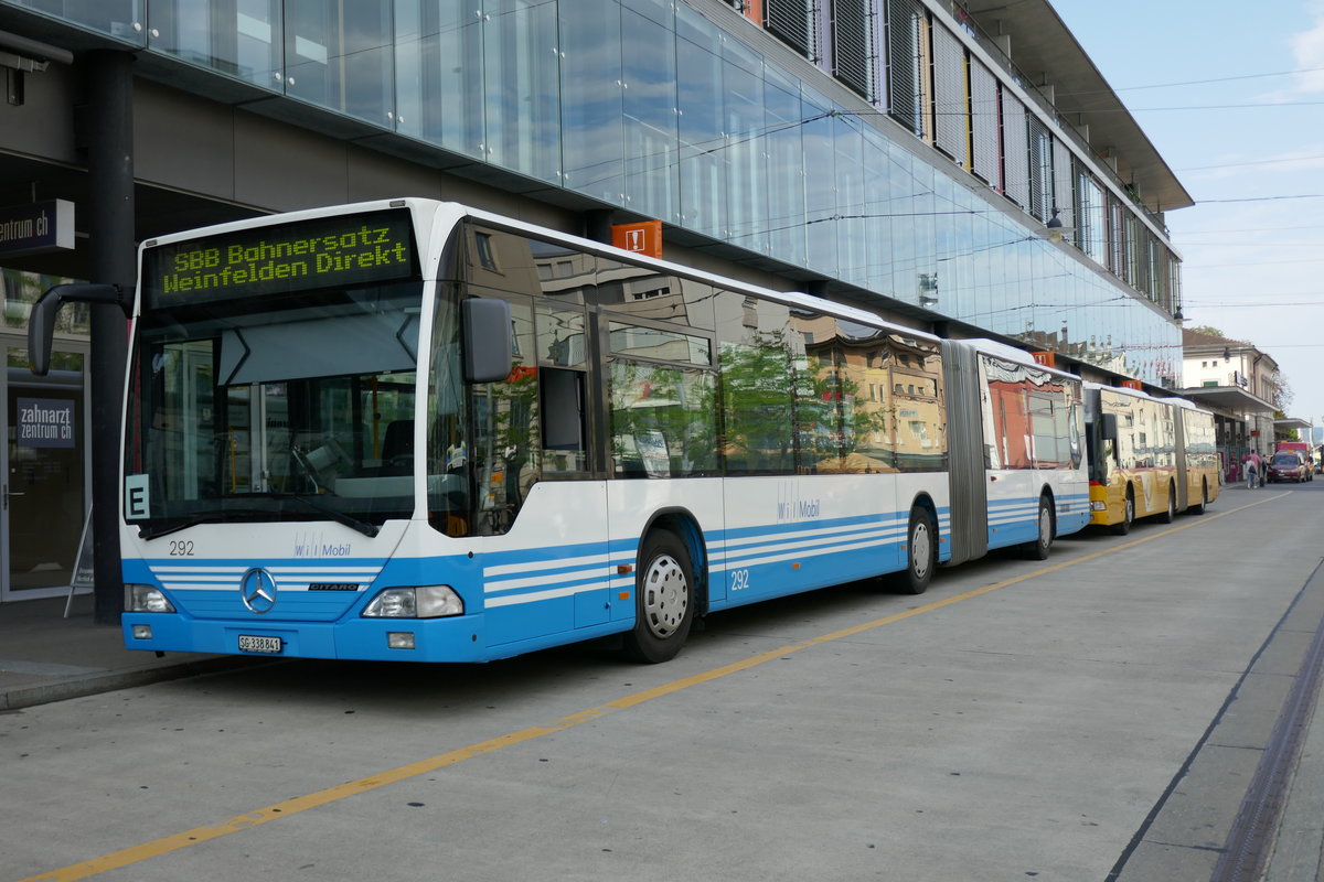 Citaro I Gelenker von WilMobil als Bahnersatz zwischen Weinfelden und Frauenfeld, am 31.7.17 vor dem Bhf Frauenfeld.