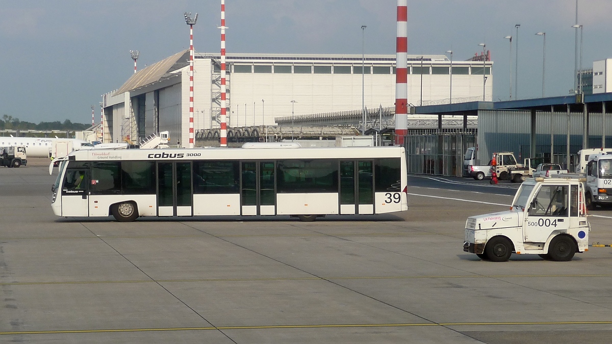 Cobus 3000 auf dem Vorfeld Ost in Düsseldorf, 19.9.2014