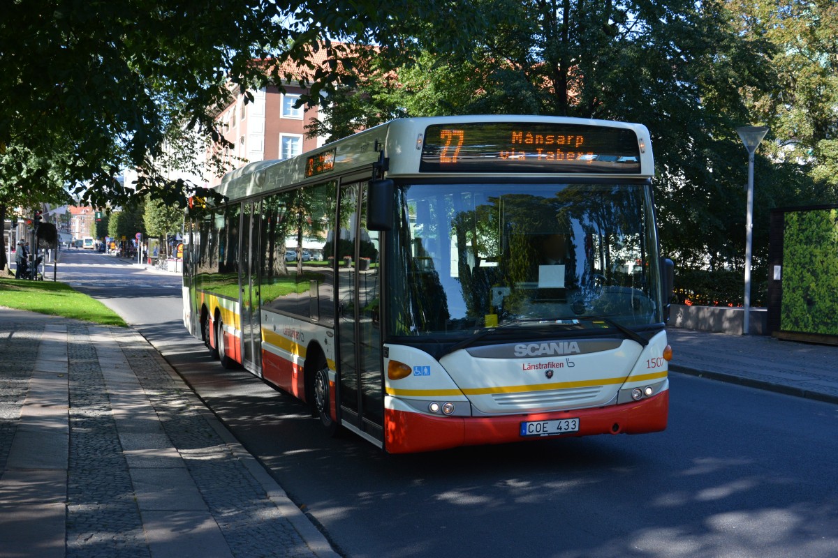 COE 433 (Scania OmniLink) auf den Weg durch die Innenstadt von Jönköping am 15.09.2014