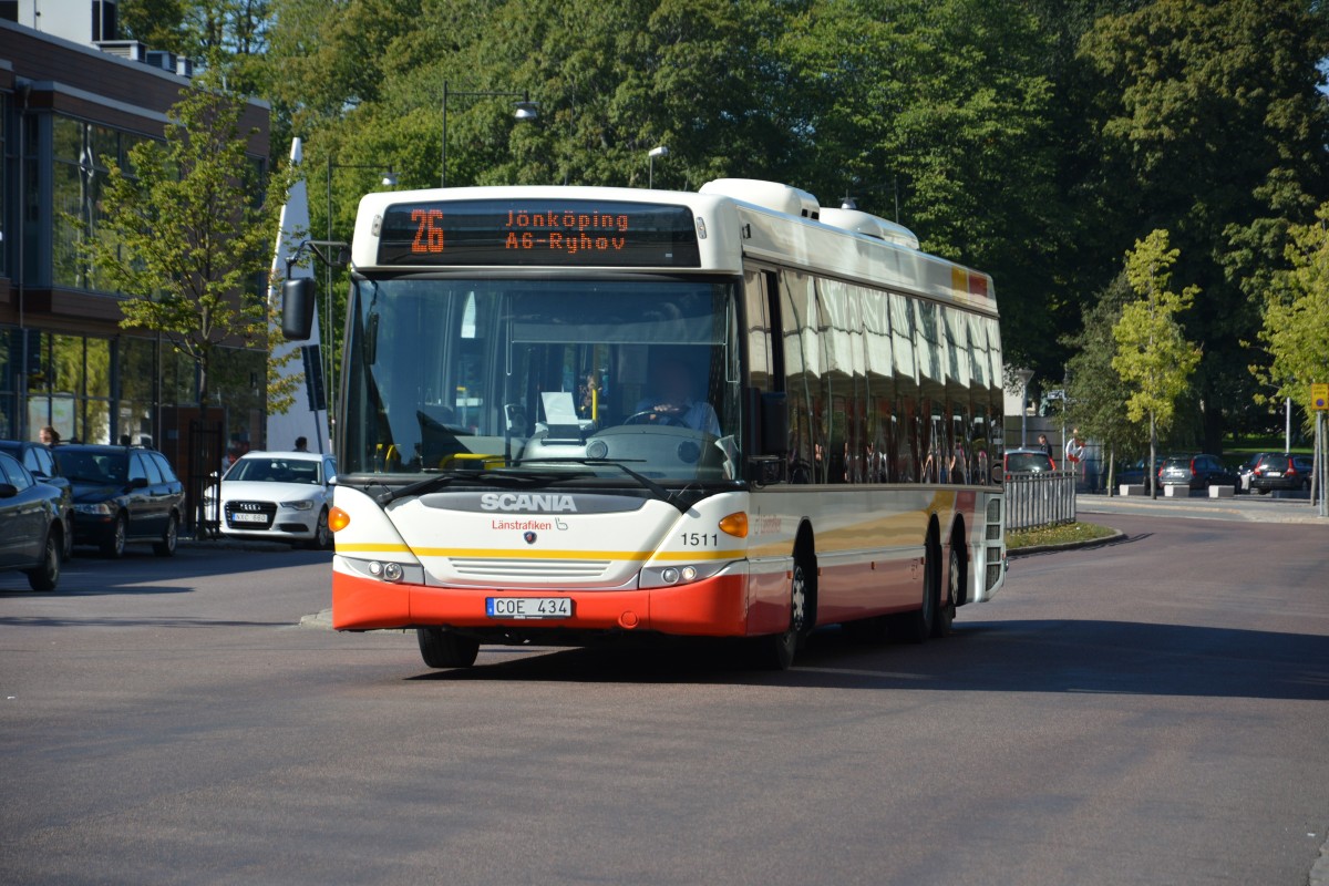 COE 434 fährt am 15.09.2014 auf der Linie 26. Aufgenommen wurde ein Scania OmniLink in der Innenstadt von Jönköping. 
