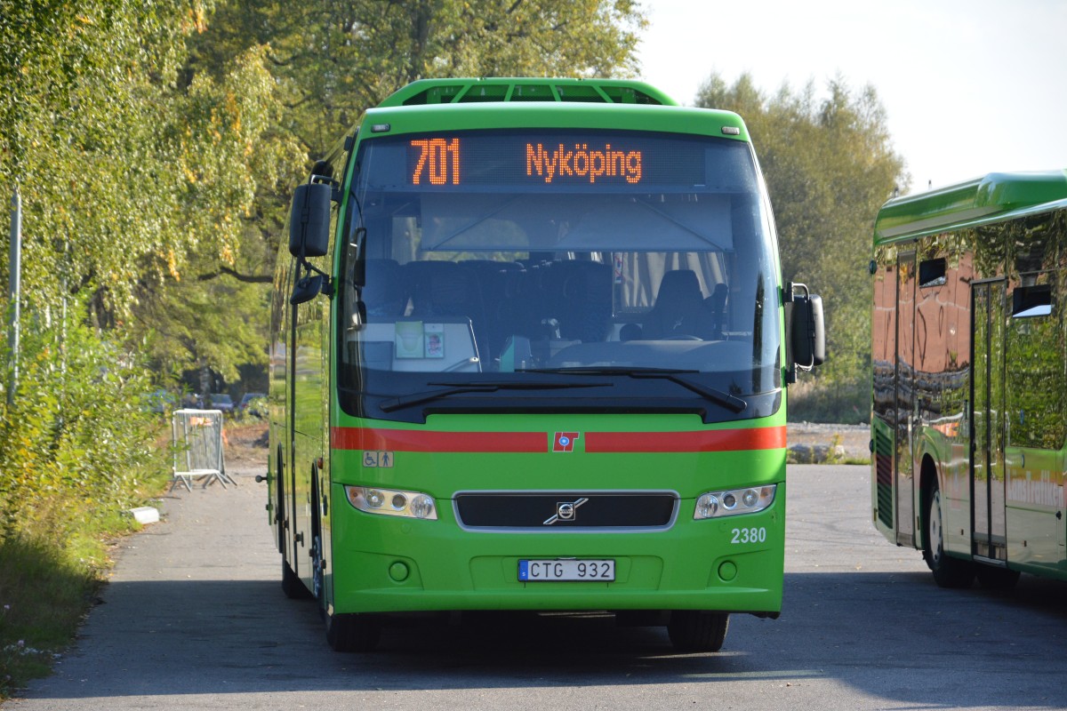 CTG 932 abgestellt am 18.09.2014 in der nähe des Busbahnhof Nyköping. Aufgenommen wurde ein Volvo 9700. 