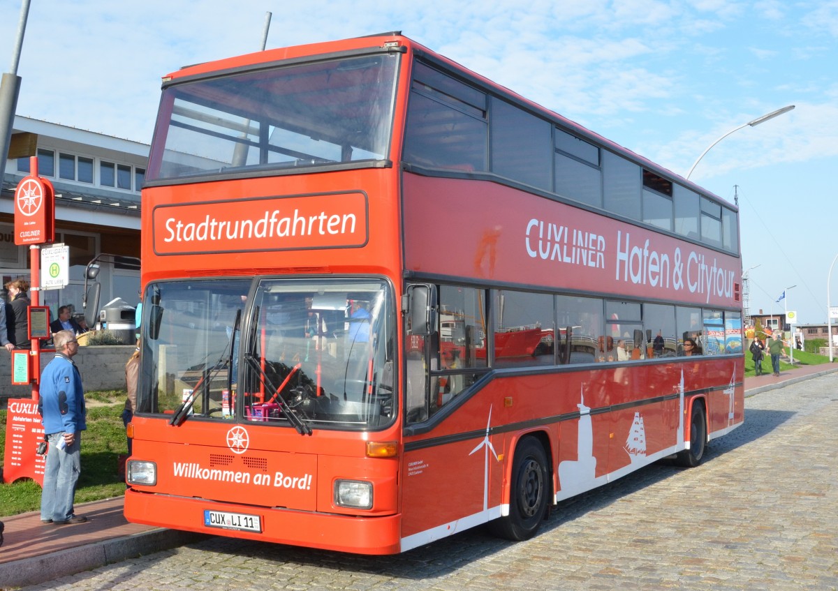 ,,Cuxliner Hafen und Citytours´´ Ein ausgedienter DD BVG-Bus am Hafen von Cuxhaven am  03.10.15. 
