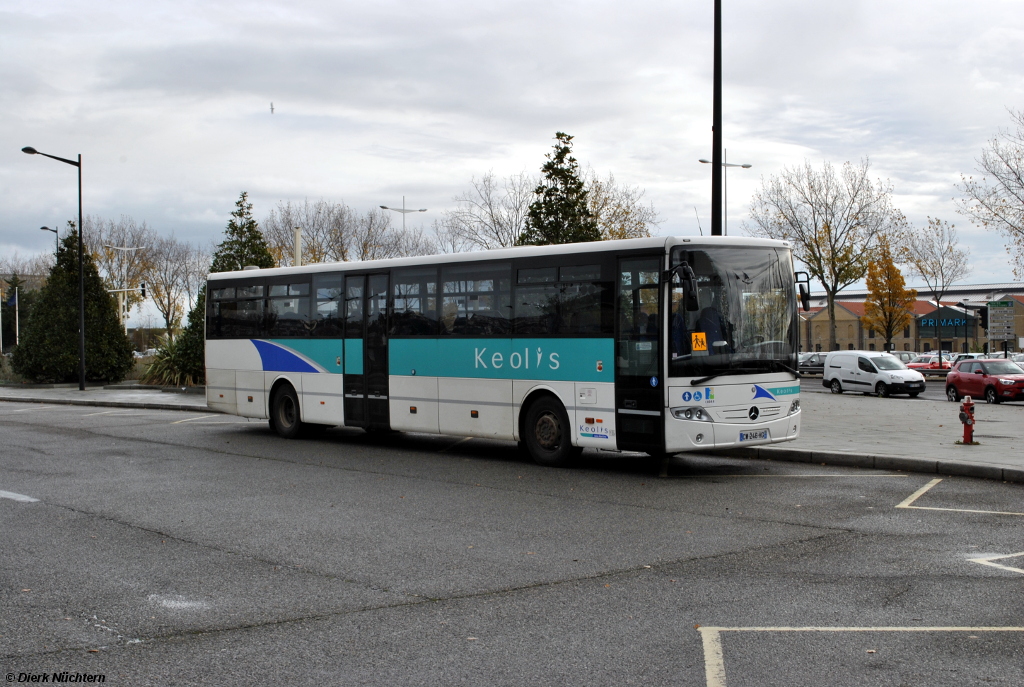 CW 246 HG steht am 12.11.2018 als Schulbus am Bahnhof Le Havre.