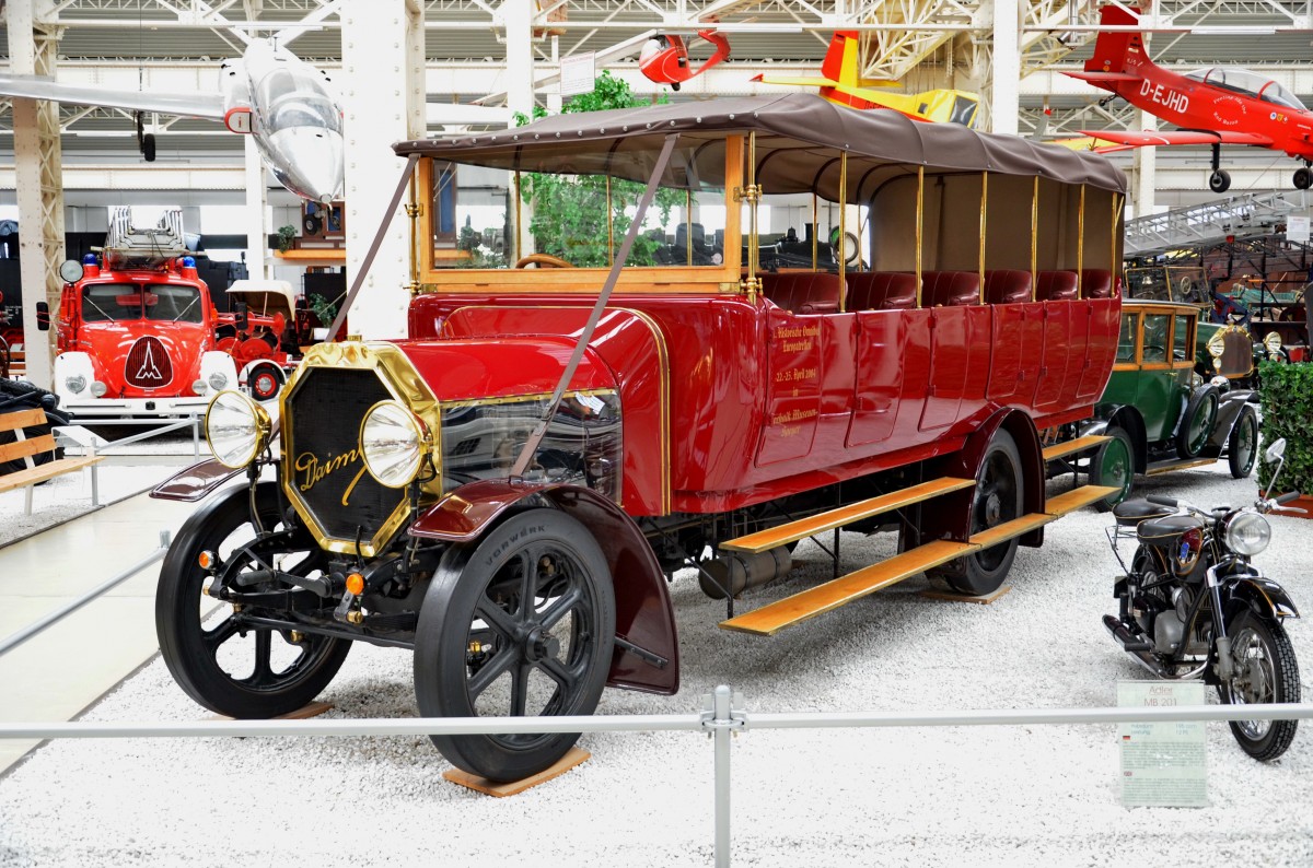 Daimler ,,Ausichtswagen“ –Omnibus, Baujahr:1914, Motor: 4-Zylinder, Hubraum: 5699ccm, Leistung: 50 PS, Höchstgeschwindigkeit:  30km/h, Gesehen im Museum Speyer am 09.06.2015.