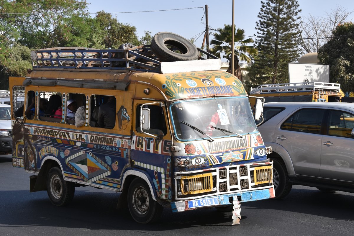 DAKAR (Région de Dakar), 26.03.2016, Le Car Rapide, meist genutztes Verkehrsmittel der Stadt