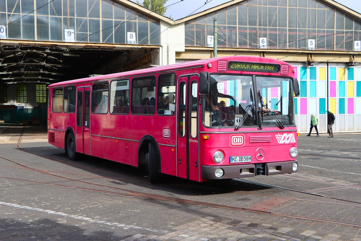DB Nostalgiebus Mercedes Benz O307 am 19.09.26 in Frankfurt am Main 