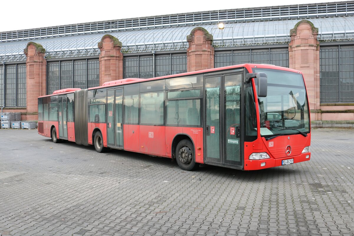 DB Regio Bus Mercedes Benz Citaro 1 G am 11.12.21 in Wiesbaden Hbf
