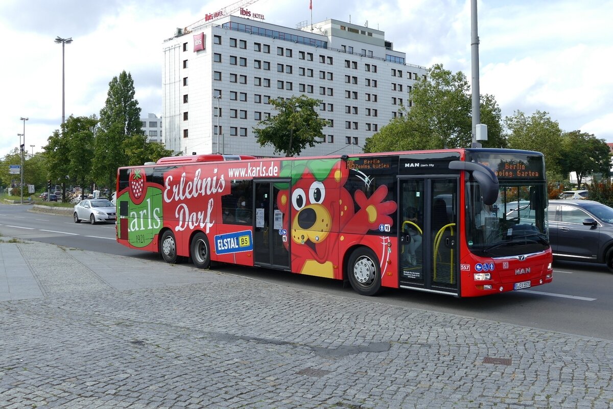 DB Regio Bus Ost mit dem MAN Lion's City L  [ B-EX 5570 ] auf der Express Buslinie A05 ''Erdbeershuttle''. Berlin,  Messe Nord/ICC im August 2021.