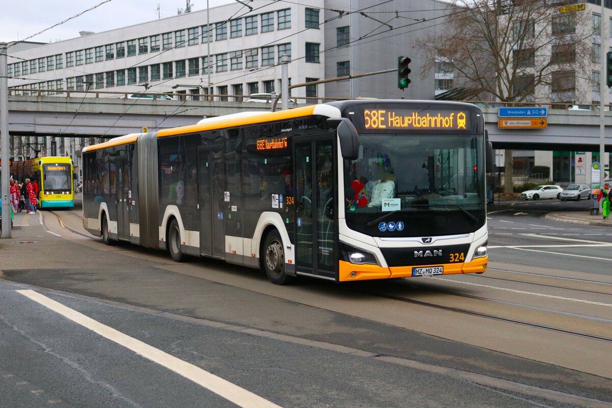 DB Regiobus Mitte MAN Lions City G Wagen 324 am 12.02.24 in Mainz Hauptbahnhof