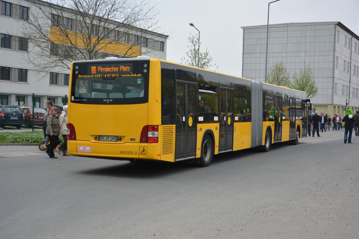 DD-VS 1605 (930 605-3) auf der Sonderlinie 100 zum Pirnaischer Platz bei der Ausfahrt  Dresden Gruna Betriebshof. Aufgenommen am 06.04.2014. 