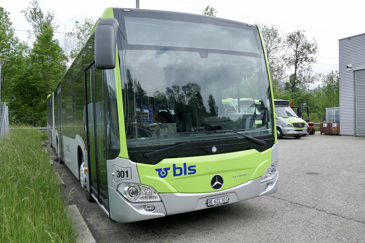 Der andere neue Gelenkbus MB C2 G 301 der Busland AG am 13.5.20 vor dem Depot in Langnau.