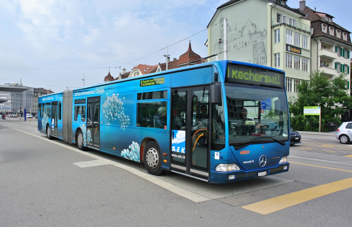 Der BSU Citaro G Nr. 47 wirbt seit Jahren fr AEK Energie. Jetzt hat es wieder einmal ein neues Werbesujet gegeben, Solothurn Hauptbahnhof, 27.09.2013.