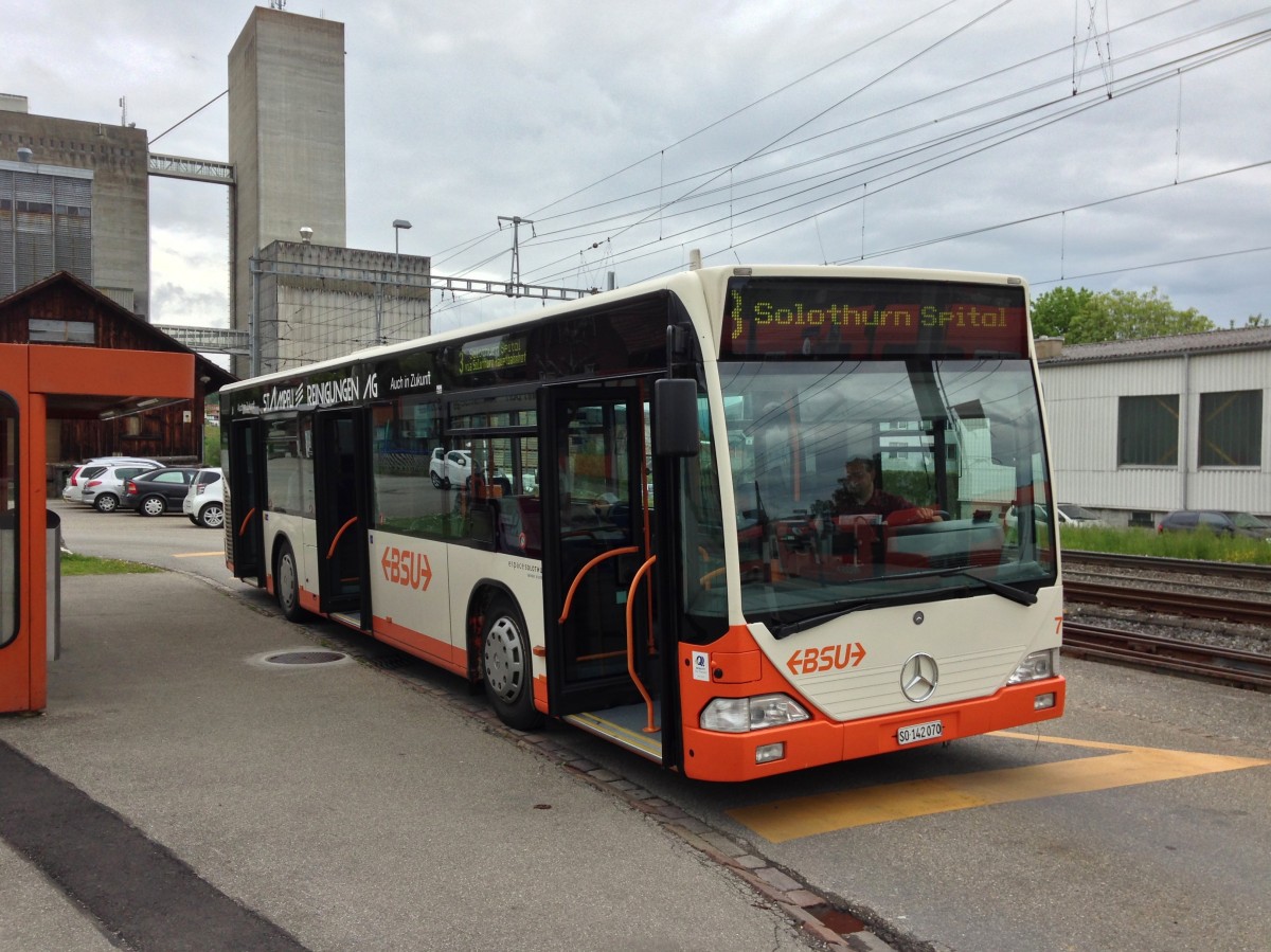 Der BSU Citaro I Nr. 70 (einziger Citaro I der 1. Serie mit einer Klimaanlage für den Chauffeur). Dieser Wagen hat die neuen Innenanzeigen bekommen, was bedeutet dass er noch eine Weile im Bestand bleibt. Einige Citaro I können durch die Ablieferung der neuen Citaro C II in nächster Zeit ausrangiert werden, Lohn-Lüterkofen Bahnhof, 02.05.2014.