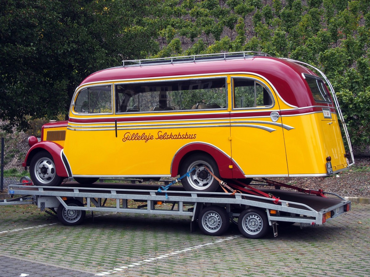 Der Bus Opel Blitz, Baujahr 1938, wurde im dänischen Gilleleje als Linienbus eingesetzt. (18. Oktober 2015)