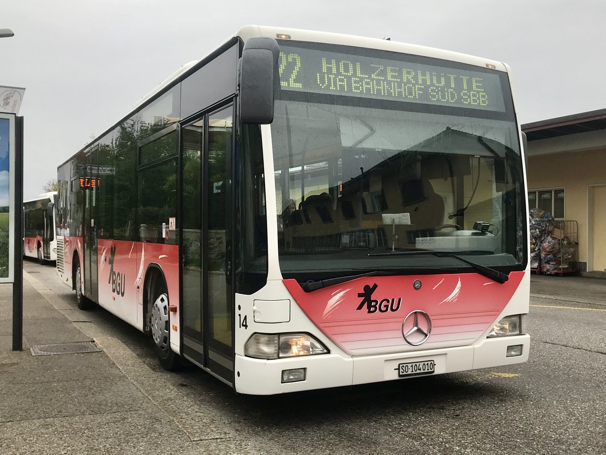 Der Citaro I Nr. 14 der BGU am 23.4.18 beim Bhf Grenchen Süd am auf die Abfahrt warten.