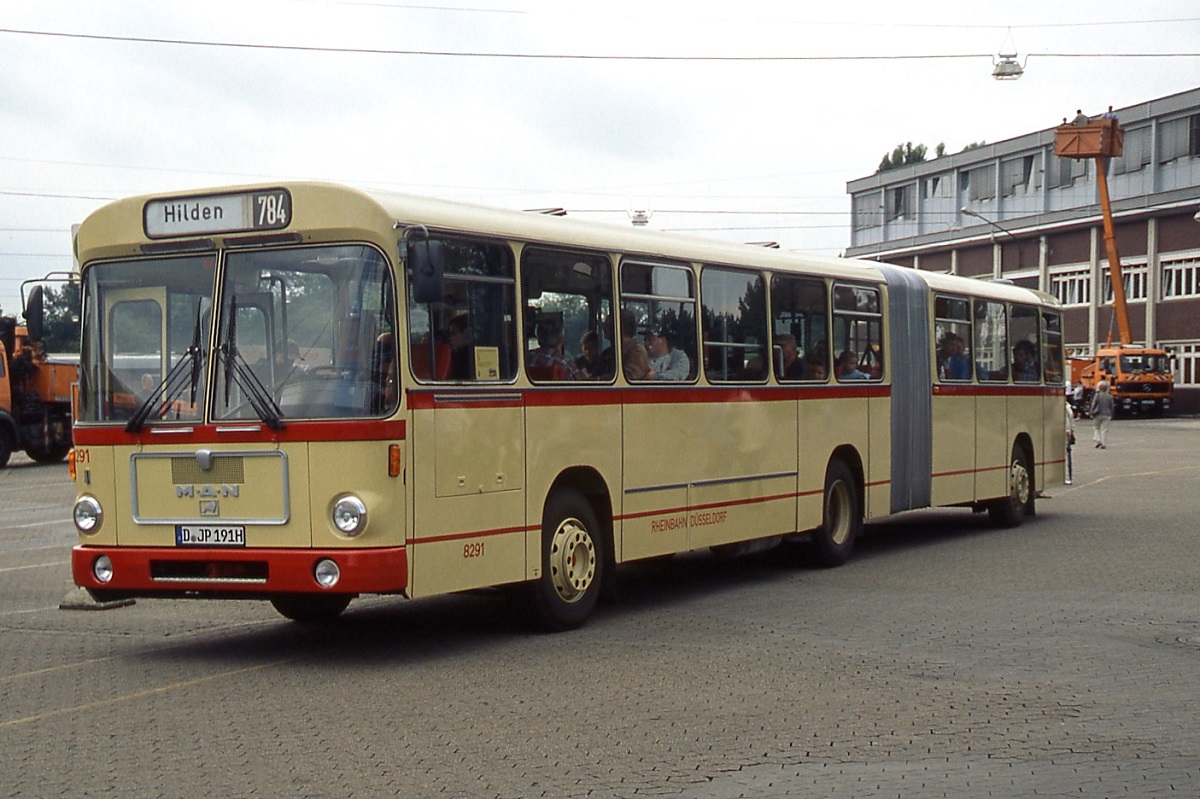 Der ex-Rheinbahn MAN SG 192 8291 (Eigentümer Linie D e. V.) im Mai 2008 bei einem Tag der offenen Tür im Betriebshof Düsseldorf-Benrath