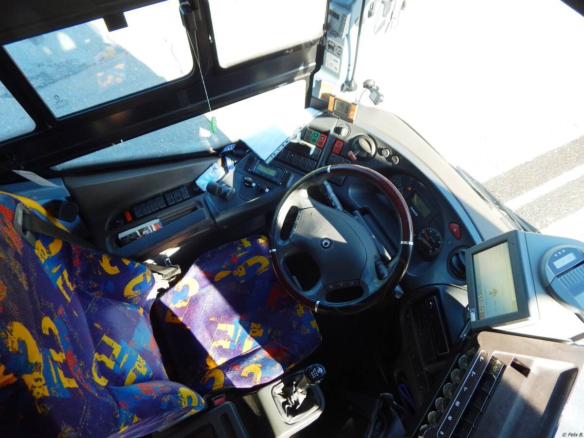 Der Fahrerarbeitsplatz eines Irisbus Crossway der MVVG in Bredenfelde am 14.06.2019